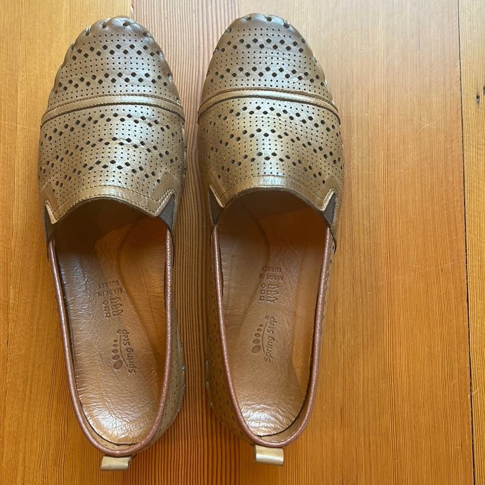 Spring Step natural leather flats
